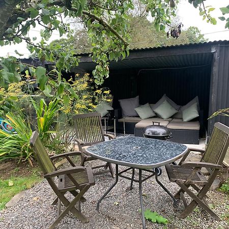 Stunning 2-Bed Cabin In Nantglyn เดนบีห์ ภายนอก รูปภาพ
